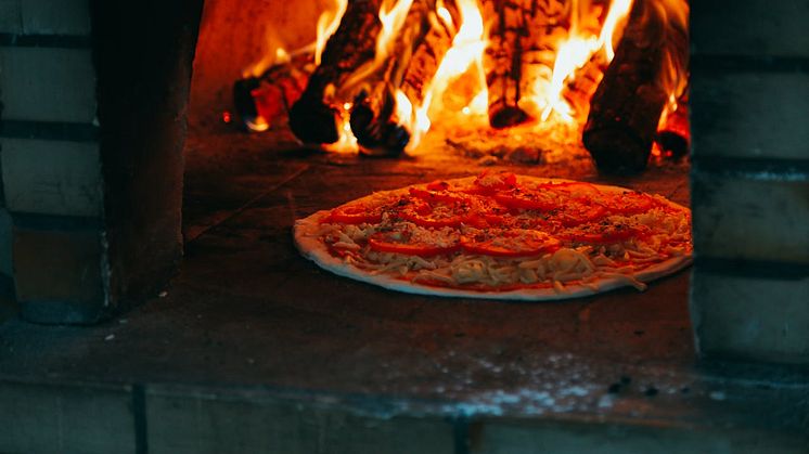 Hos Jons Madklub får du det bedste pizzaudstyr til dit køkken
