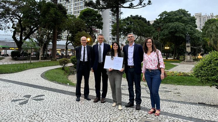Nach der Disputation in Brasilien; v.l.: Prof. Dr. Elmar Kos (Vechta), Prof. Dr. Jean-Christophe Merle (Vechta), Lorenna Fyama Pereira Marques (Vechta/UFPR), Prof. Dr. Joel Thiago Klein (UFPR), Prof.in Dr.in Cristina Foroni Consani (UFPR)