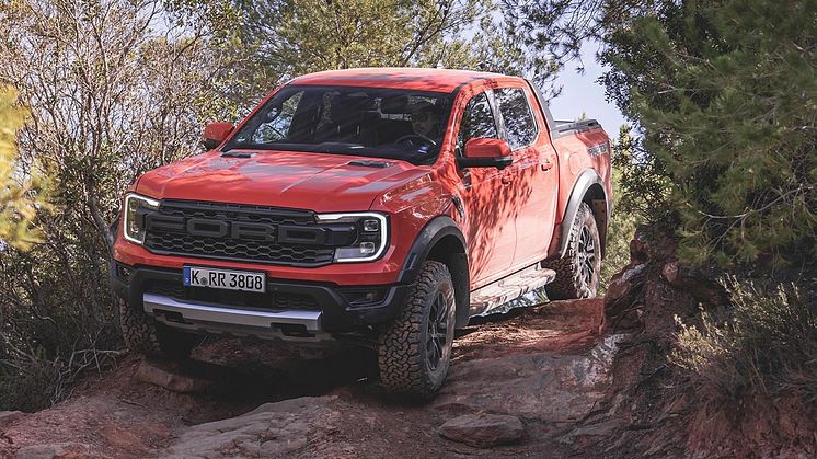 Der Ford Ranger, hier als Performance-Modell Raptor, gewinnt bei der Leser Wahl zum „Auto Bild Allradauto des Jahres“ zum sechsten Mal in Folge in der Kategorie Pick-ups.