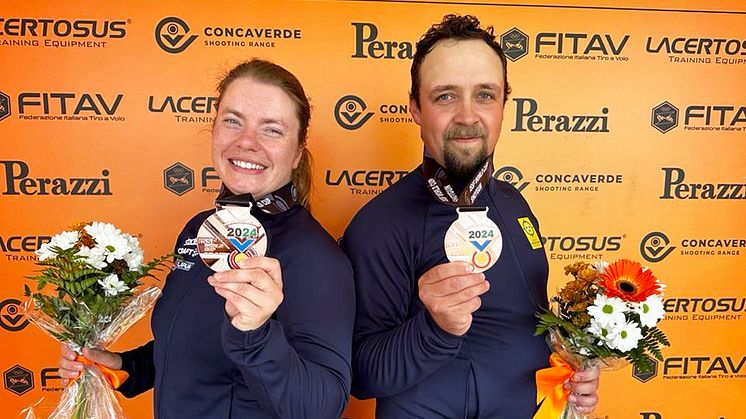 Victoria Larsson och Marcus Svensson vann brons mixedklassen i säsongens sista världscuptävling