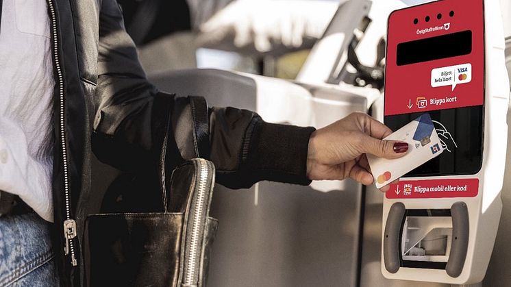 Telia och Östgötatrafiken först i Sverige att införa säkert kontaktlöst biljettsystem ombord på tåg