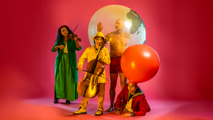 Händel på händer / Heart from Circus Heart. Foto: Mats Bäcker.