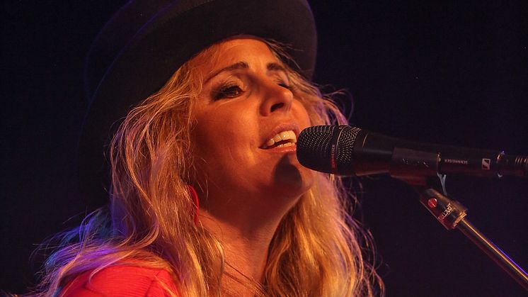 Lisa Miskovsky släpper ny musikvideo, har utsåld konsert i helgen och tävlar i Doobidoo på SVT ikväll!