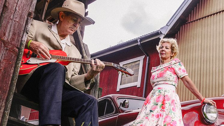 Premiär för Seegerwood-turnén med countrylegenden Doug Seegers och rockabillydrottningen Eva Eastwood – 19 av landets större konserthus får besök!
