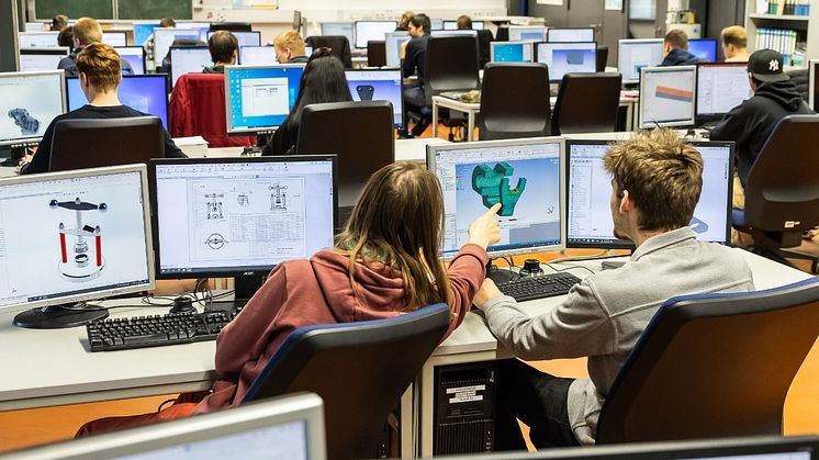 Die TH Wildau überzeugt im CHE-Ranking 2025/26 unter anderem mit seiner Studienorganisation, hohem Praxisbezug und vielfältige Forschungsmöglichkeiten. Bild: Fox Fotoagentur / Copyright: TH Wildau