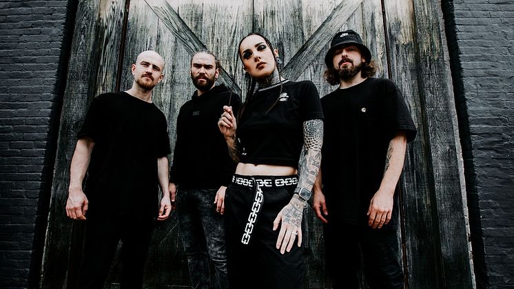 NY SINGEL & VIDEO. Ukrainska metalgiganterna Jinjer kickar igång världsturnén med nya singeln "Rogue"