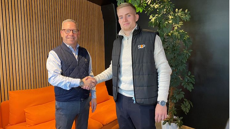 Jörgen Dahlström på bemt AB och Jacob Berglund på SLP ser fram emot ett gott kylsamarbete med hållbarhet som viktigt ingångsvärde.