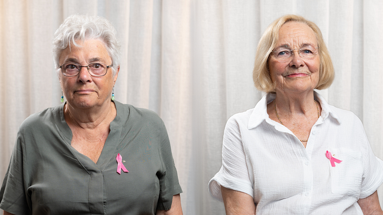 Både Gunilla och Harriet lyckades få mammografiundersökning där deras bröstcancer upptäcktes i tid. Men de tvingades kämpa för den.