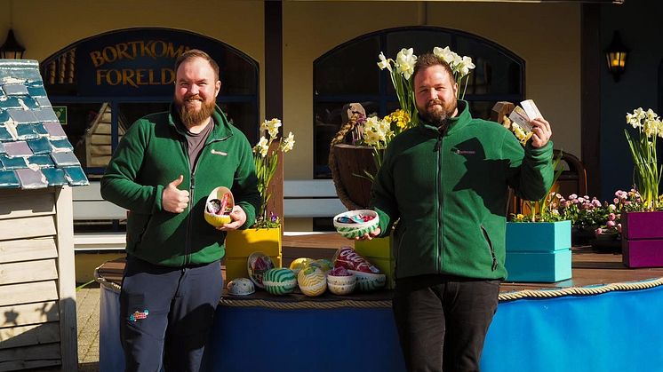 Lars Magne Sortland og Steffen Walbækken jobber tett sammen med Påskeharen i forberedelsene med sesongåpning.