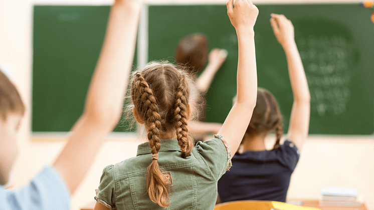 Svigter Danmark sine skoleelever? Alarmerende nedgang i læsekompetancer men også en innovativ løsning
