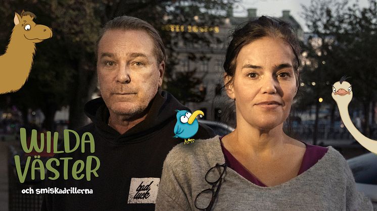 Patrik Sjöberg och Sara Nilsson omgivna av karaktärer från den kommande barnboken ”Wilda Väster och smiskadrillerna”.