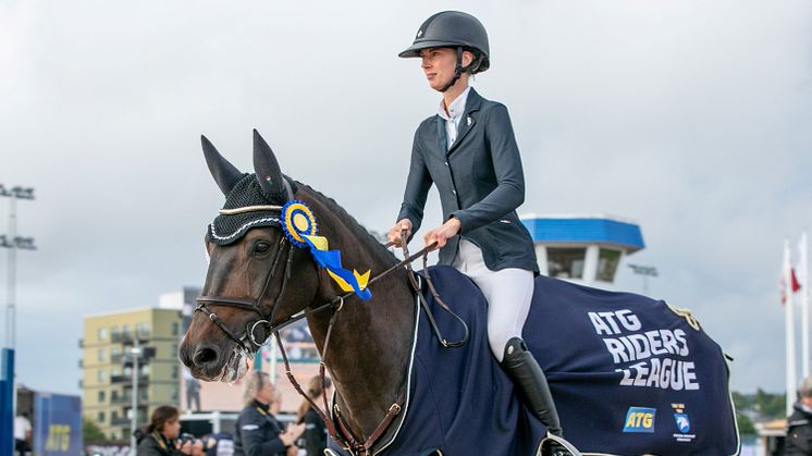 En av segrarna i fjolårets säsongpremiär på Åby var Jenny Johansson med Cybelle. Foto: Mia Nilsson