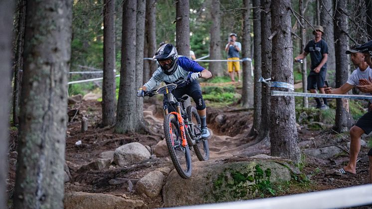 En spännande helg väntar i Järvsö 5-6 oktober då den tredje och sista deltävlingen i SweCup Downhill avgörs.