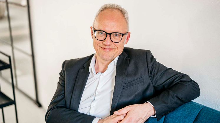 Frank Beckert traut und trauert für die Sinnhaftigkeit des Lebens