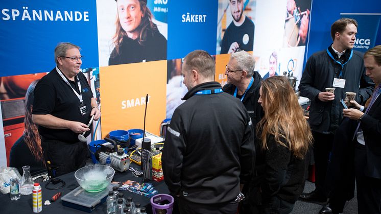Tekniktorget där experiment visar hur kyl- och värmepumpar fungerar är ett populärt inslag på KVP-dagen som hålls den 7 november på Kistamässan. Bild: SKVP