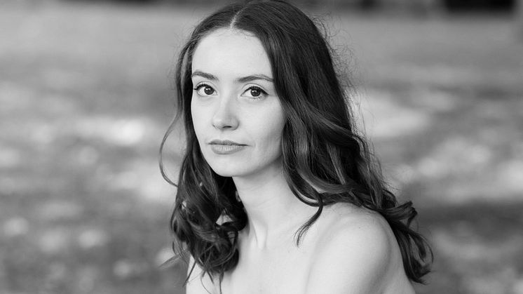 Lauren Lodge-Campbell, sopran, sjunger rollen som Eurydice i G Ph Telemanns opera Orpheus på Drottningholms Slottsteater. Foto: Bertie Watson.