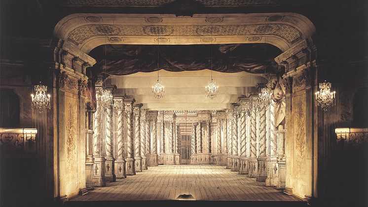 Scendekor målad av Carlo Galli Bibiena 1774. Drottningholms Slottsteater genomför nu konservering av de unika originalkulisser.