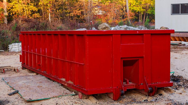 Entsorgung von Abfällen aus Großprojekten: Absetzcontainer und Abrollcontainer