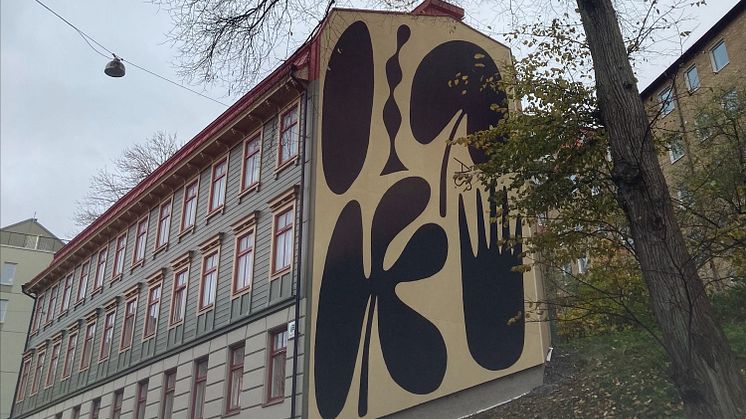 Fasadkonstverk ”Känslorna” av Andreas Samuelsson på Oljekvarnsgatan