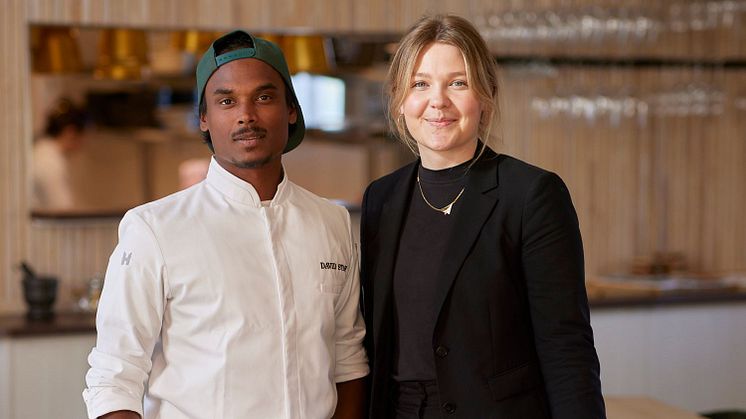 Köksmästare David Staf med Restaurangchef Saga Wallin närvarar vid gala på Berns 10 mars
