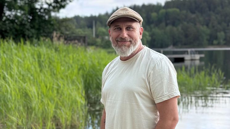Lågkonjunkturen sätter press på sommarplanerna  – så påverkas svenska barnfamiljer