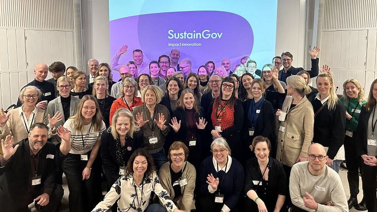 Gruppbild med representanter från projekten samt SustainGov och Vinnova.