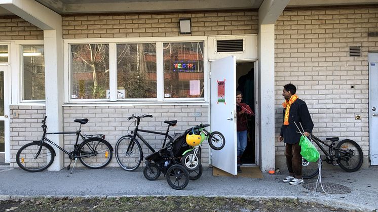 Foto: Munnen. Drakbygge för Palestina på Munnen, Byälvsvägen 18 i Bagarmossen, Stockholm.
