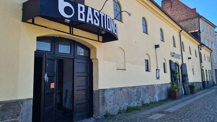 En foto på ingången till scenkonsthuset Bastionen, foto: Tina Pettersson/Konstnärsnämnden