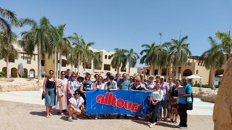 Expedienten und Expedientinnen mit alltours im sonnigen Hurghada.