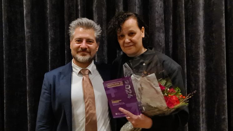 Norsk Komponistforenings styreleder Knut Olaf Sunde og prisvinner Malika Makouf Rasmussen. Foto: Beate Styri/NKF