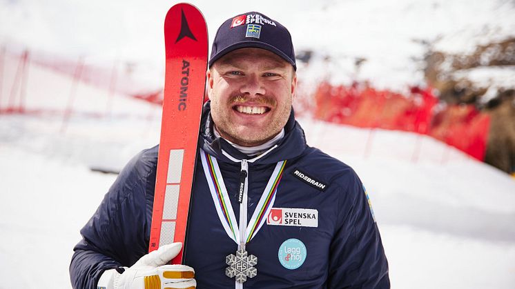 Telemarkåkaren Olle Collberg, Östersunds Telemark Club, tog ett sensationellt VM-silver. Foto: @fistelemark / Sam Decout