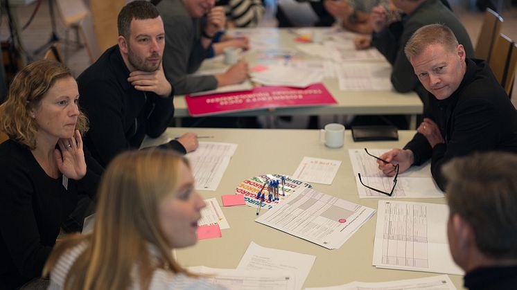 Attraktionerna på Kungliga Djurgårdens möts, lägger konkurrens åt sidan och samarbetar för en mer hållbar turism. Arbetssättet lyfts nu som ett inspirerande exempel i internationell rapport.