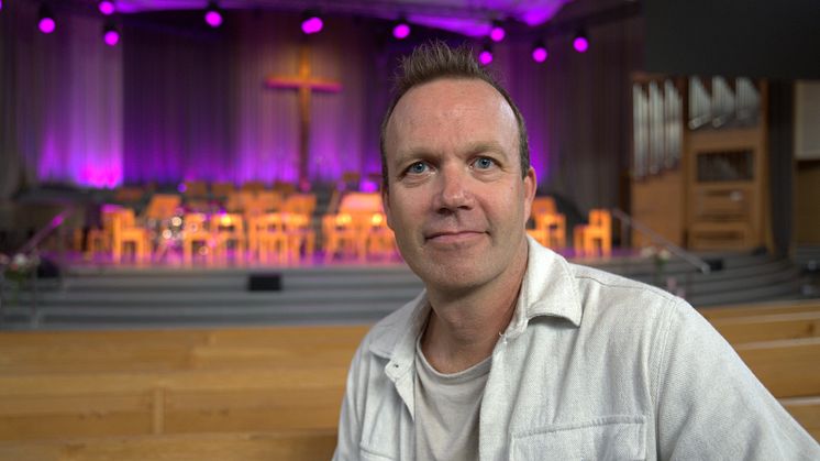 Marcus Ardenfors, pastor och föreståndare för Pingst Jönköping, säger att det under pandemin blev tydligt för dem att de behövde anpassa sig digitalt för att kunna upprätthålla en god kontakt och skapa delaktighet inom församlingen.