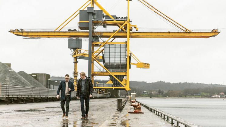 Dan Skov Sørensen, Business Developer at Aabenraa Havn (to the left), & Ulrik Falkenberg Lending, Chief Commercial Officer at Kvasir Technologies (to the right)