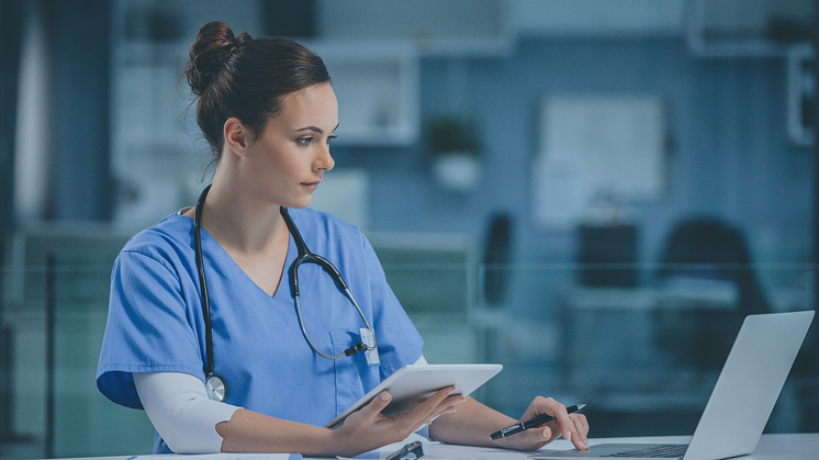 Junge Ärztinnen und Ärzte erhalten in ihrer Ausbildung kaum Einblick in die alltäglichen Belange der ambulanten Versorgung.