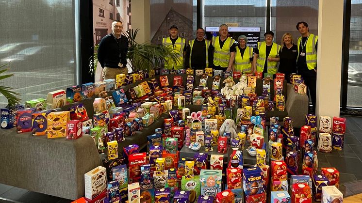 Hoppy Easter! ng homes Project Officer Greg Cann (far left) collected dozens of Easter eggs for local families
