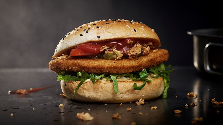 Den unika runda formen på Lecora Schnitzel Supersnitsare gör den perfekt att servera som burgare.