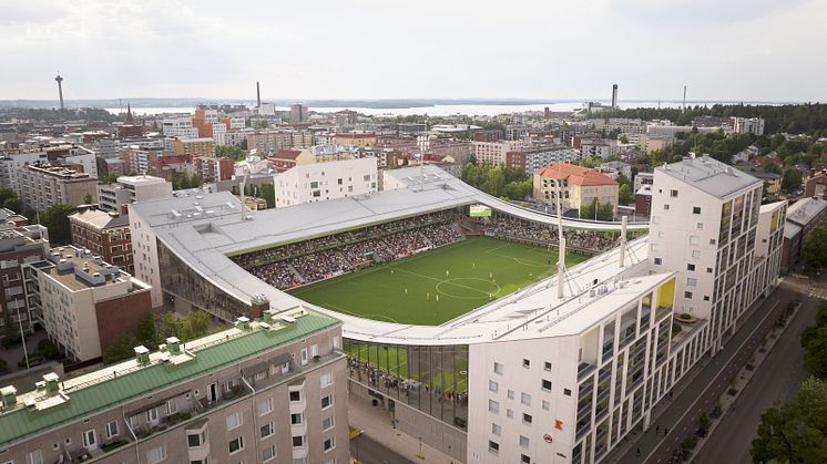 Keväällä 2024 valmistunut Tammelan stadion on palkittu korttelikokonaisuus, jossa kunnianhimoinen arkkitehtuuri yltää kaikkiin tiloihin. Geberit toimitti kohteeseen niin vesikalusteet kuin jäähdytys- ja viemäröintiputketkin.