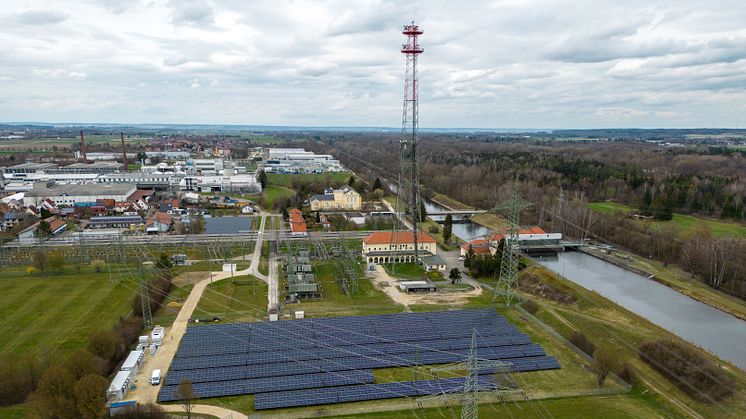 Auf dem LEW-Gelände in Meitingen finden sich zentrale Bausteine der Energiewende wie Wasserkraft, Photovoltaik, Umspannwerk und Batteriespeicher.