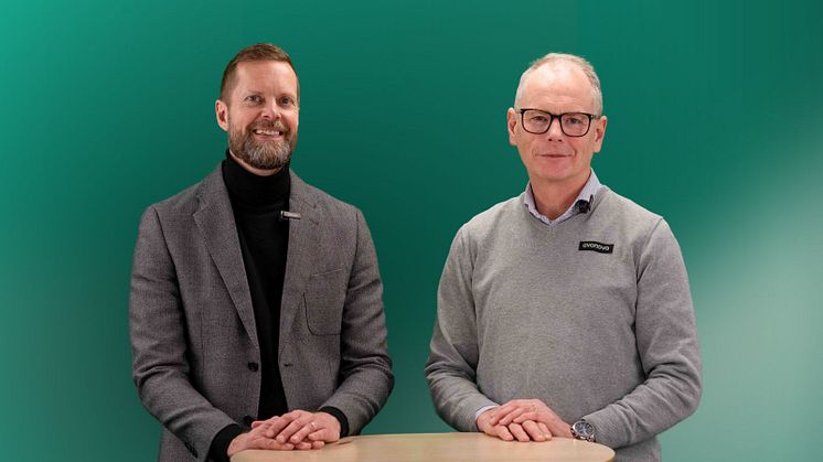 Martin Askman (moderator) och Fredrik Sparring företagsläkare och Avonovas expert på beroendefrågor. Foto: Sarah Saverstam