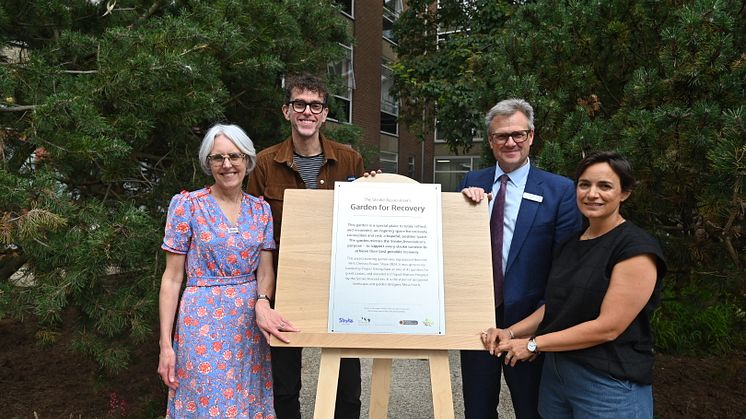 Juliet Bouverie MBE, Mark Charnock, Professor Phil Wood and Miria Harris unveil the plaque