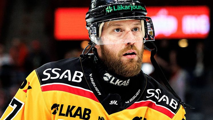 Luleå Hockey auktionerar nu ut herrlagets ikoniska gula bortatröjor och intresset är stort – bara ett dygn efter publicering är Linus Omarks tröja redan uppe i 30 500 kronor efter 107 bud.
