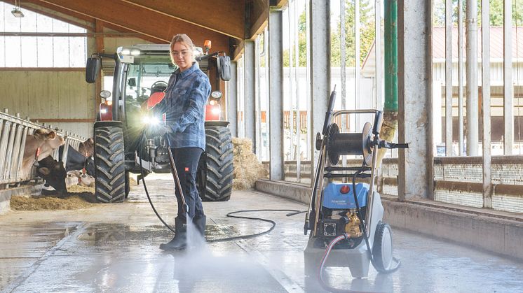 Der neue Hochdruckreiniger Primus-RP 900 TST von Kränzle unterstützt Landwirte bei der täglichen Arbeit und sorgt für gründliche Sauberkeit.