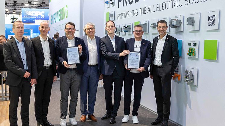TÜV Rheinland i enlighet med IEC 62443-4-1. Phoenix Contact har erhållit certifikat upp till mognadsnivå 3