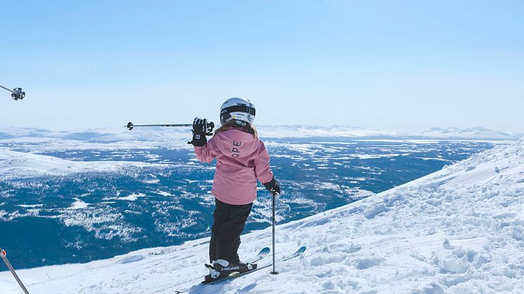Nyhet! SkiStar främjar hälsa och gemenskap med gratis säsongspass för ungdomar och seniorer i Åre