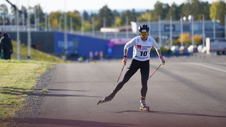Hemmaåkaren Moa Hansson leder Svenska Spel Summer Tour inför avslutningen i Falun.
