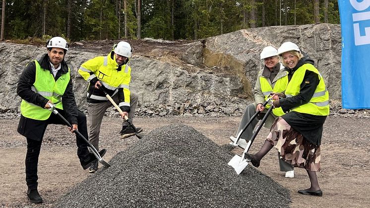 Spadtaget togs av Abdo Moussaoui, projektledare på Eidar, Gunnar Lundström, vd för Projektlaget, JaneJohansson, Förvaltningschef Omsorg i Trollhättans Stad och Jennie Bergius Eriksson, Ordförande för Eidar.