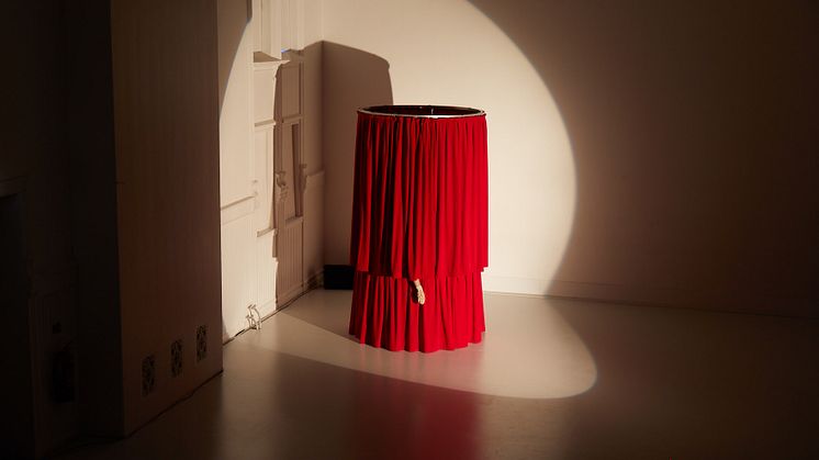 Ingvild Holm | Teaterskulptur på Høstutstillingen |  Performance