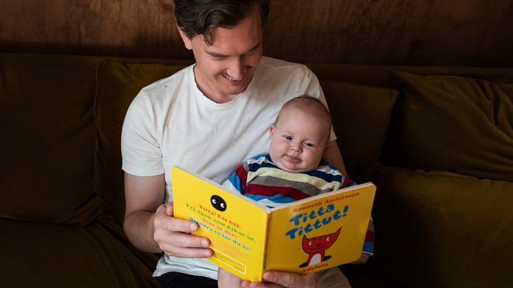 Titta tittut är Västerbottens nya gåvobok till bebisar. Foto: Emma Björnwall