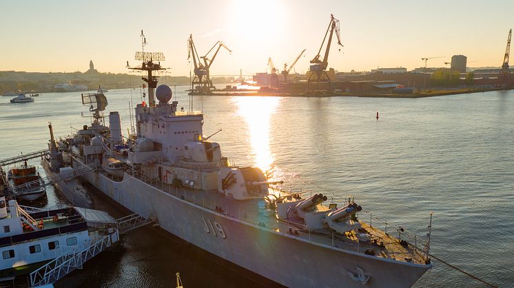 Konstnärsalliansens utställning håller hus ombord jagaren Småland, ett av Maritimans 13 fartyg.